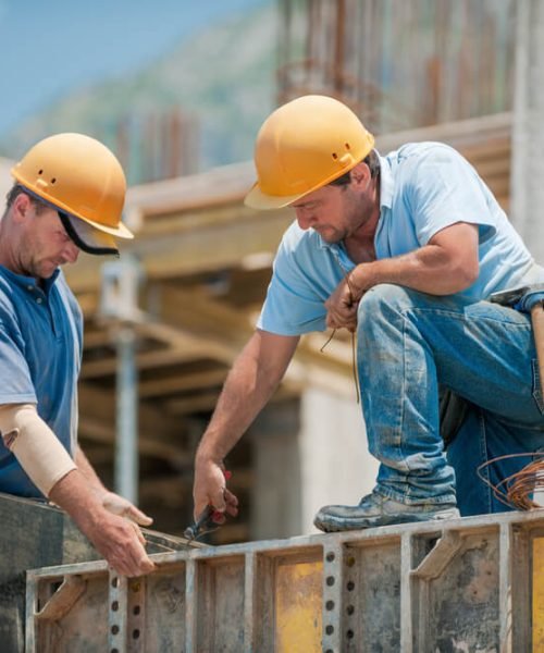 235341-redator-entregar-ate-as-12h-do-dia-0609-pedreiro-ou-empreiteira-qual-contratar-para-realizar-uma-obra